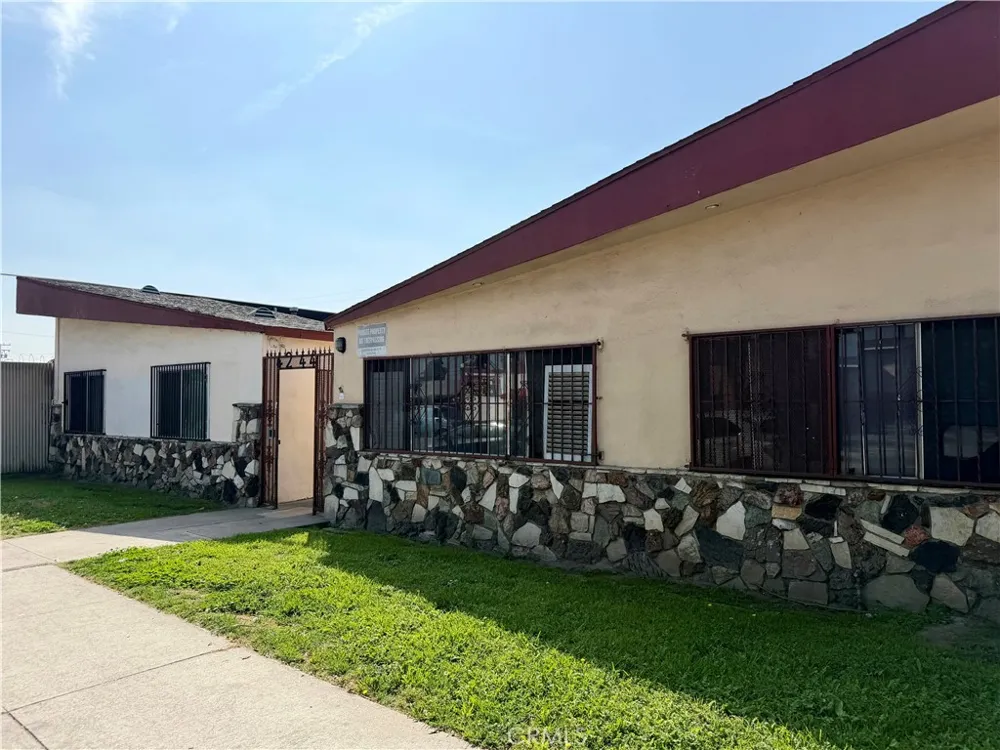 4244 E Compton Compton, CA 90221