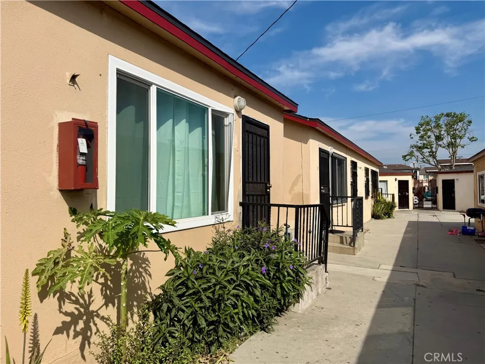 4244 E Compton Compton, CA 90221