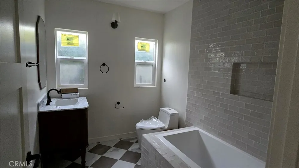 2187 E Villa Pasadena, CA 91107