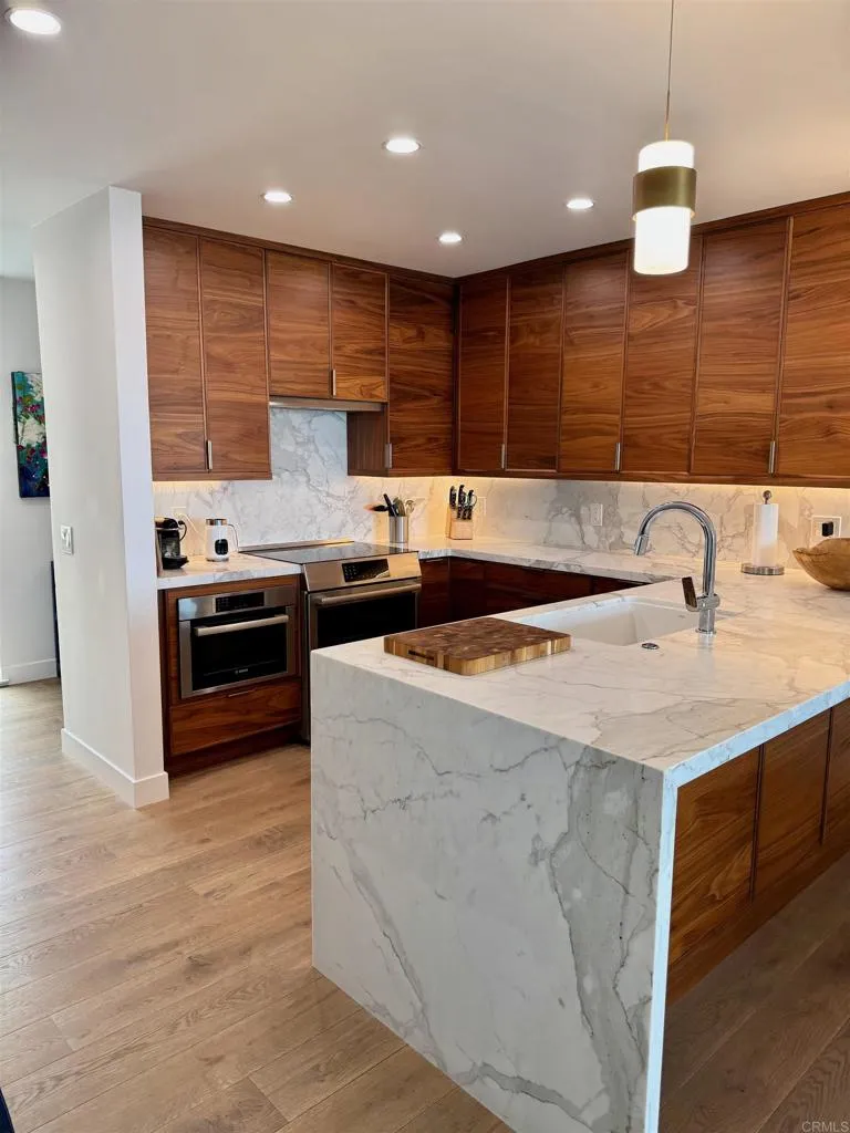 424 Stratford Court #A32 Del Mar, CA 92014
