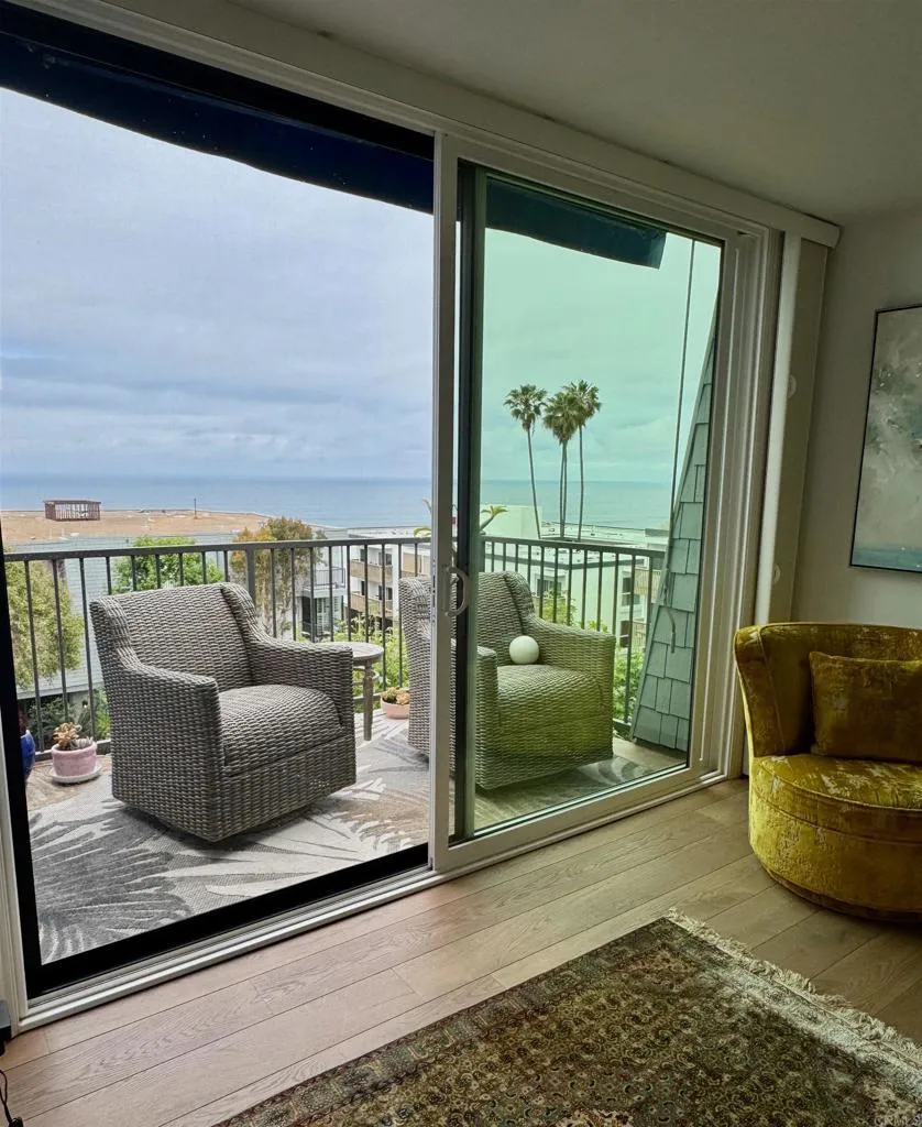 424 Stratford Court #A32 Del Mar, CA 92014