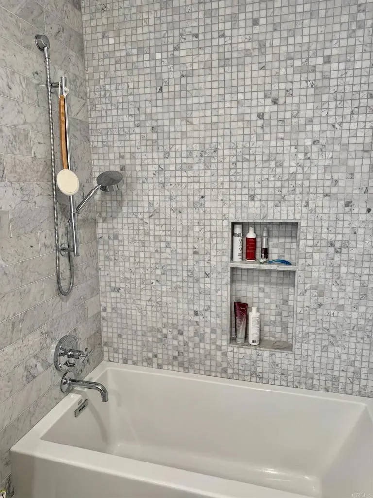 424 Stratford Court #A32 Del Mar, CA 92014