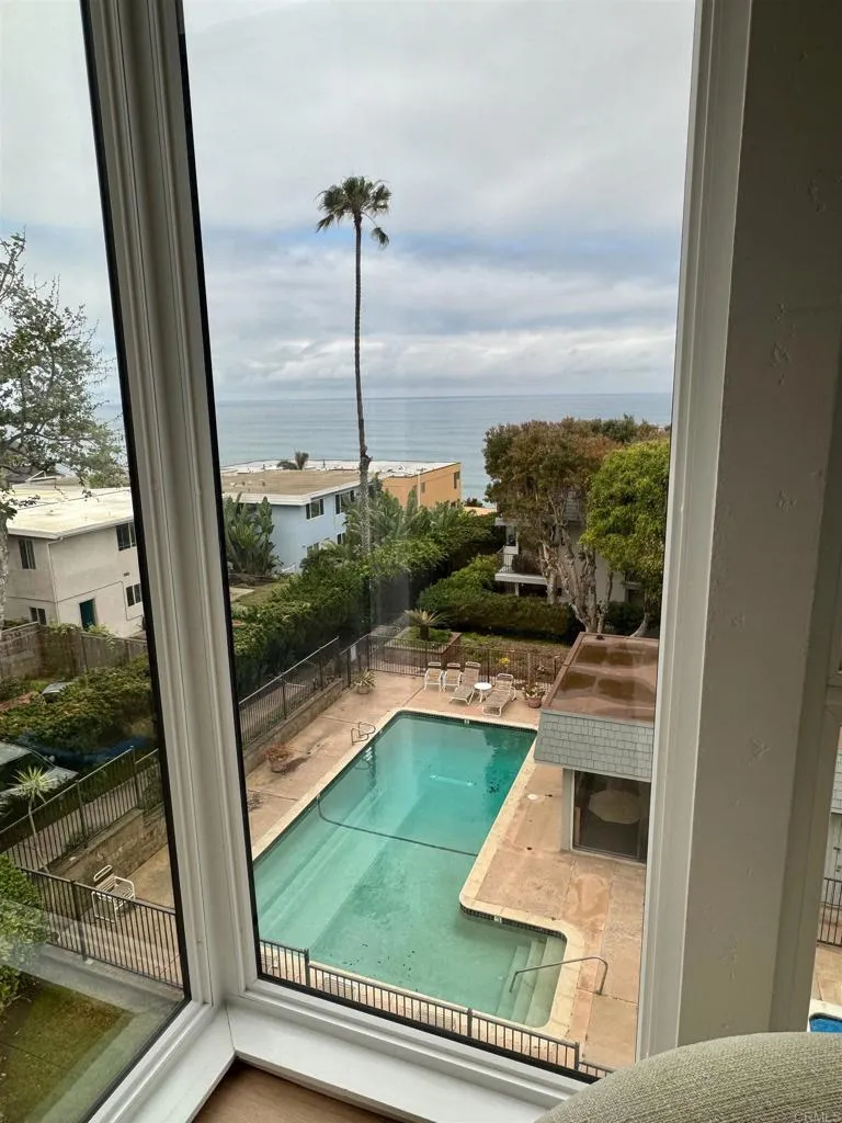 424 Stratford Court #A32 Del Mar, CA 92014