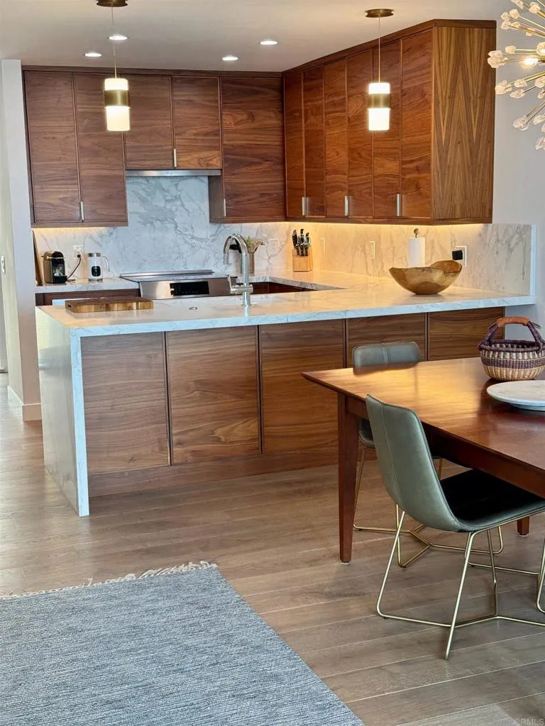 424 Stratford Court #A32 Del Mar, CA 92014