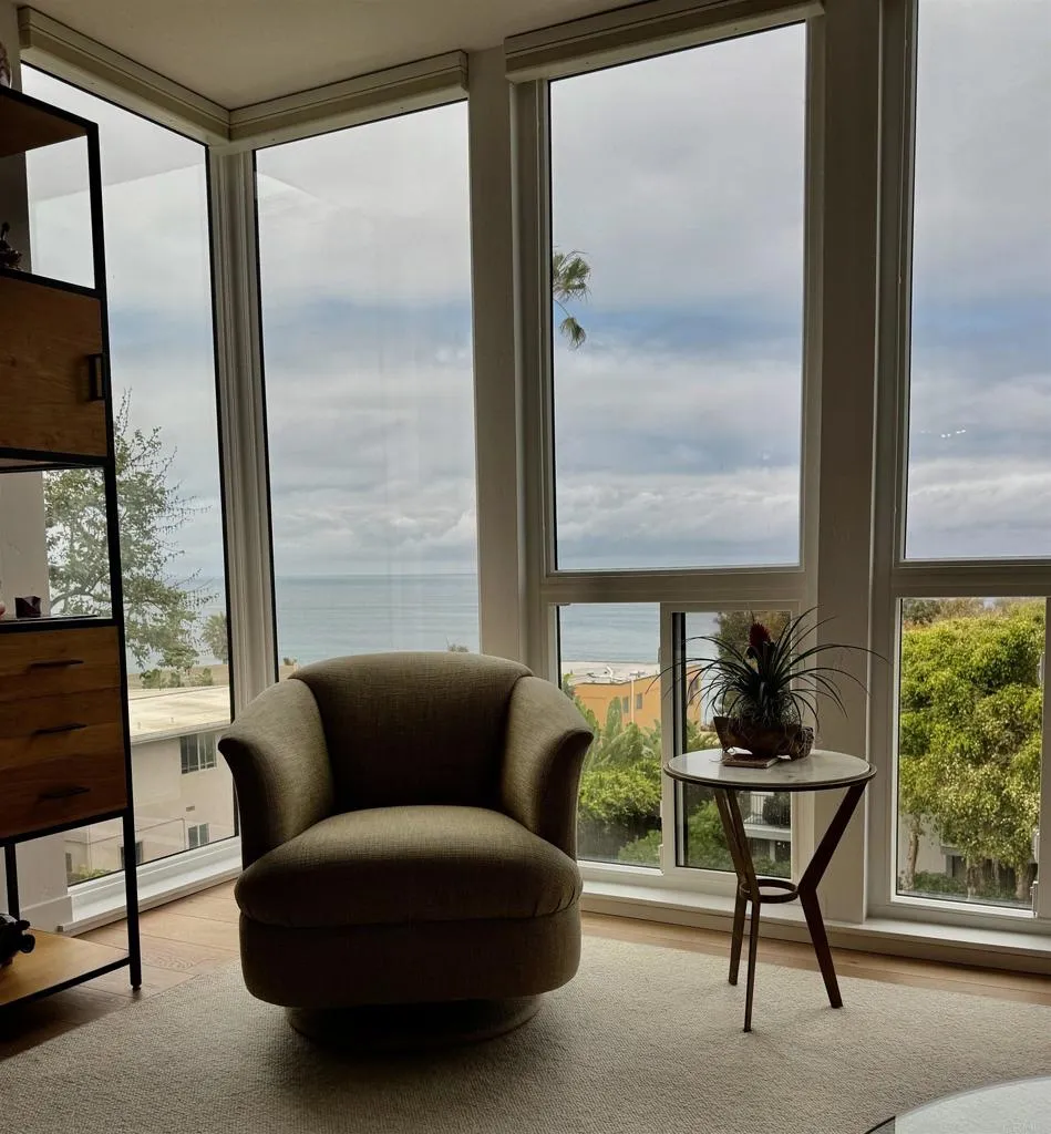 424 Stratford Court #A32 Del Mar, CA 92014