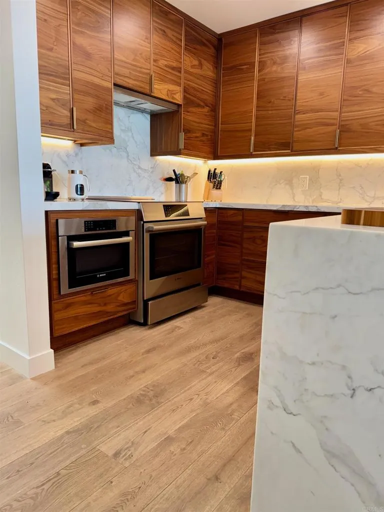 424 Stratford Court #A32 Del Mar, CA 92014