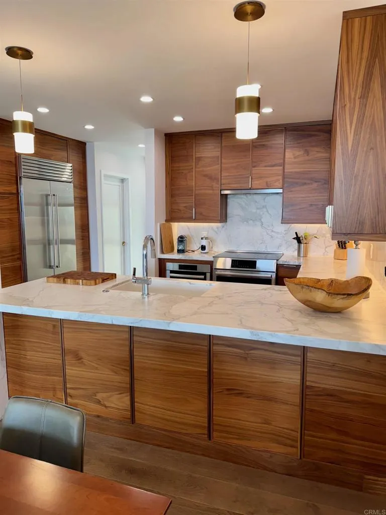 424 Stratford Court #A32 Del Mar, CA 92014