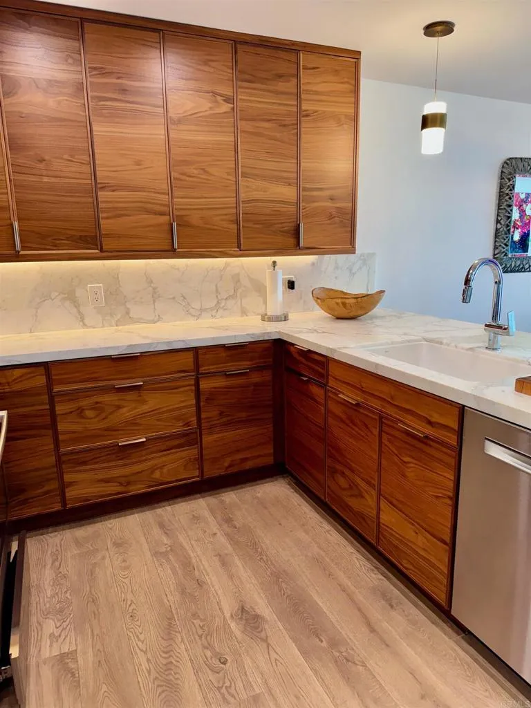 424 Stratford Court #A32 Del Mar, CA 92014