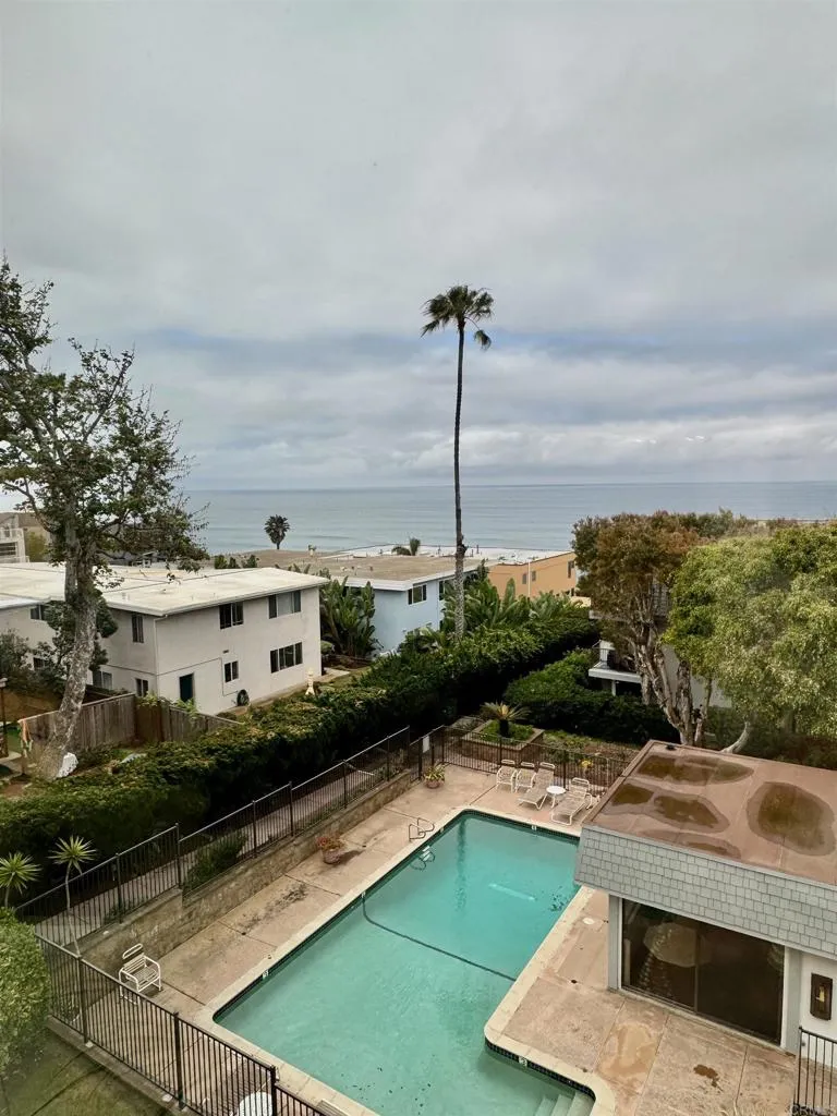424 Stratford Court #A32 Del Mar, CA 92014