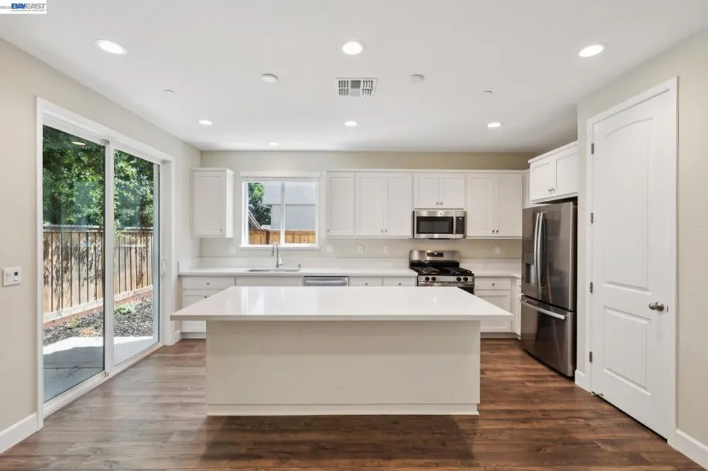 122 Creek View Cir Fairfield, CA 94533