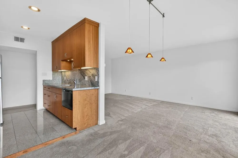 183 Del Medio Avenue #310 Mountain View, CA 94040