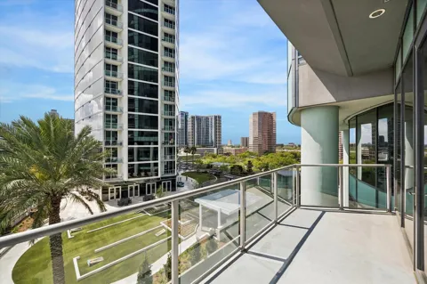 1600 Post Oak Boulevard #1006