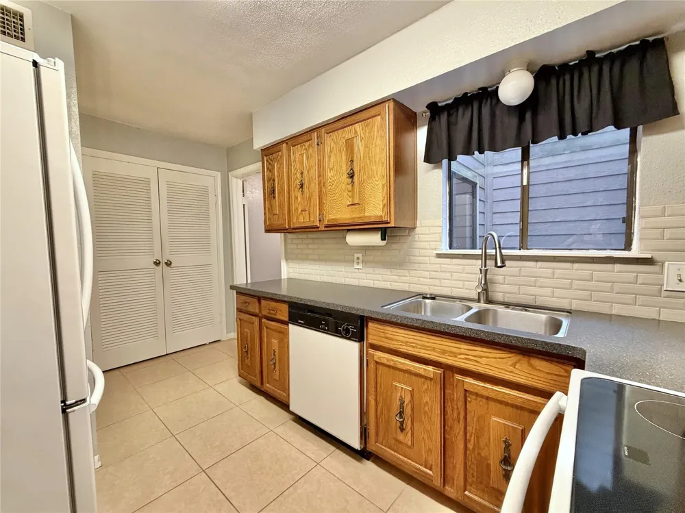 2103 Place Rebecca Lane #D10 Houston, TX 77090