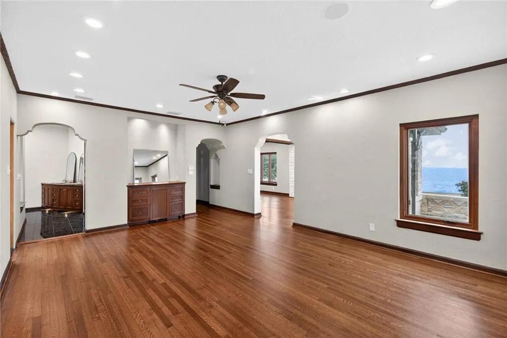 2717 Ocean Drive Corpus Christi, TX 78404