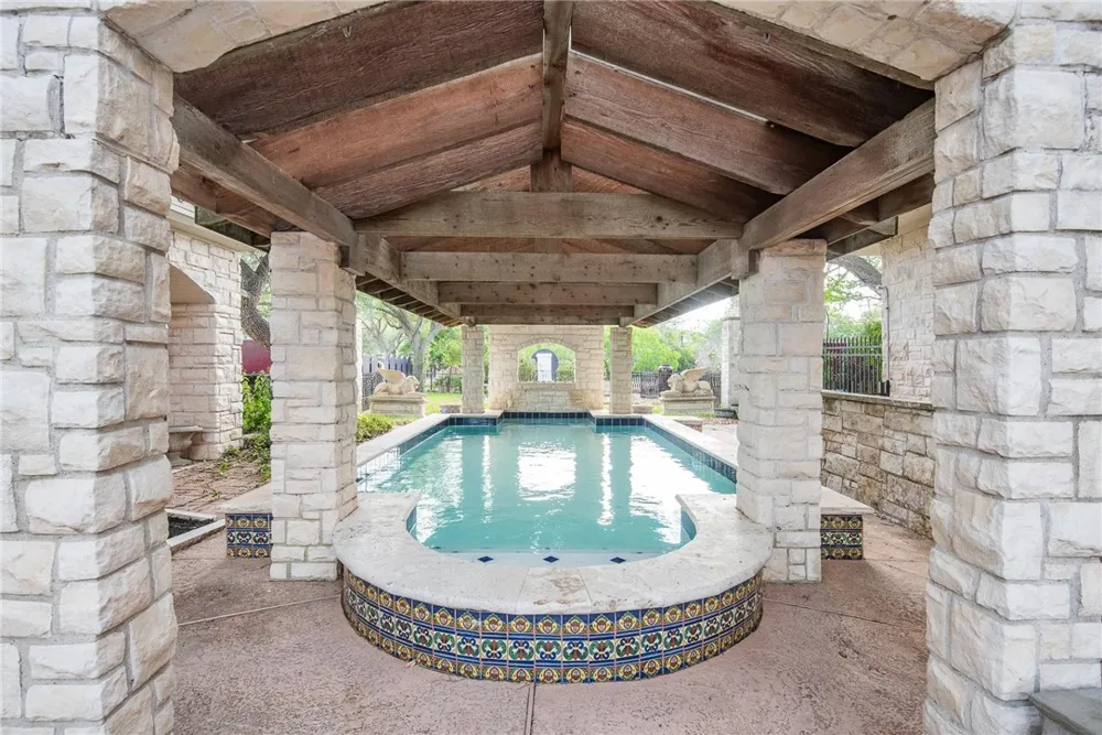 2717 Ocean Drive Corpus Christi, TX 78404
