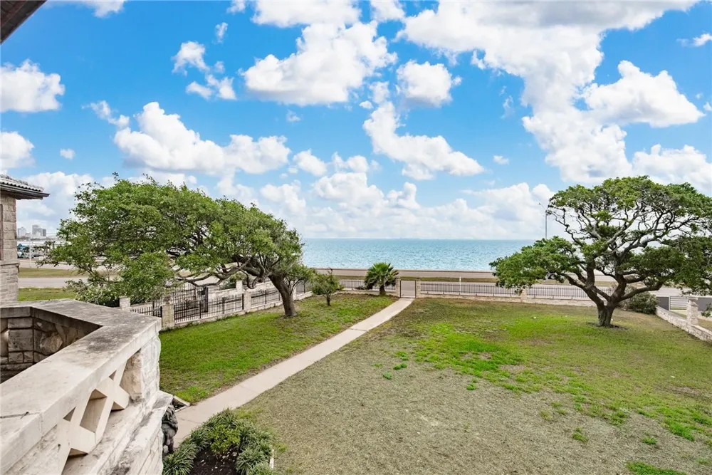 2717 Ocean Drive Corpus Christi, TX 78404