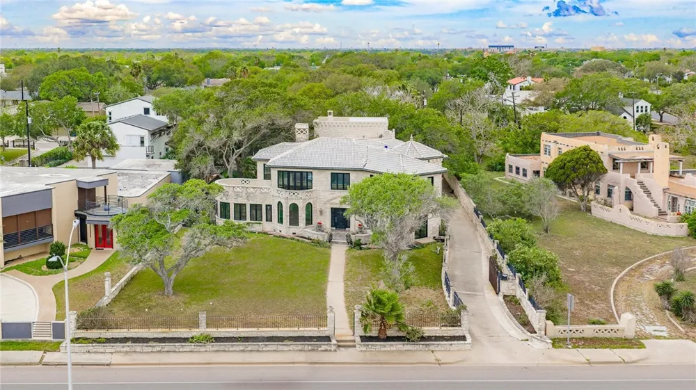 2717 Ocean Drive Corpus Christi, TX 78404