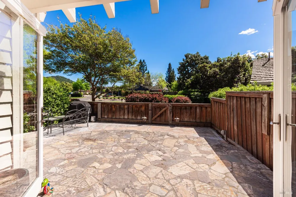 1913 Hopper Way Yountville, CA 94599