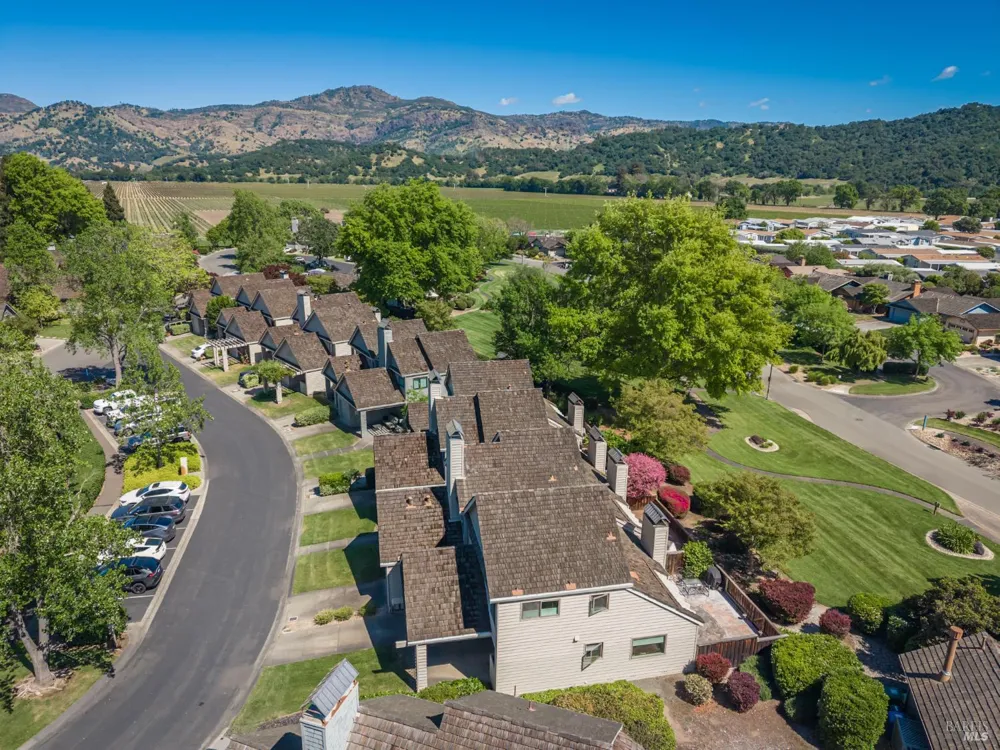 1913 Hopper Way Yountville, CA 94599