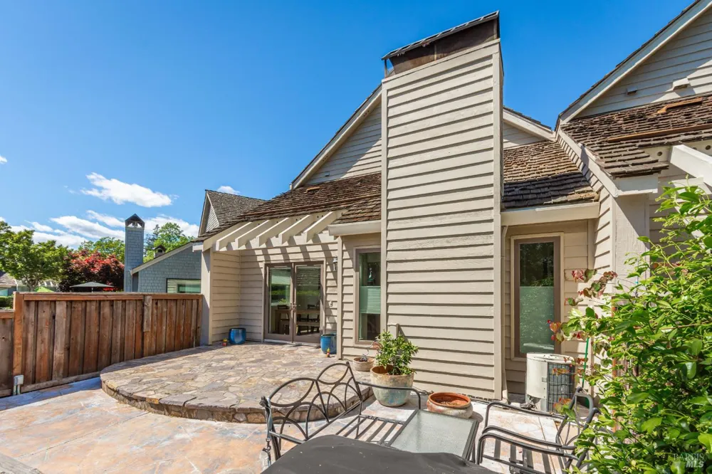 1913 Hopper Way Yountville, CA 94599