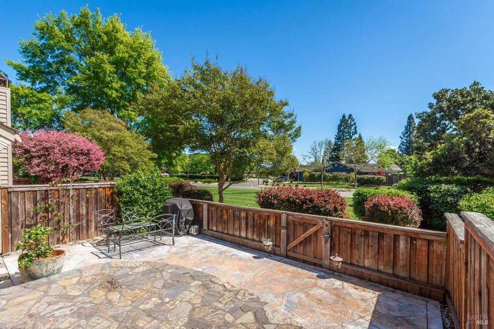 1913 Hopper Way Yountville, CA 94599