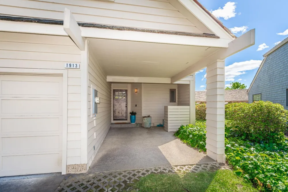 1913 Hopper Way Yountville, CA 94599