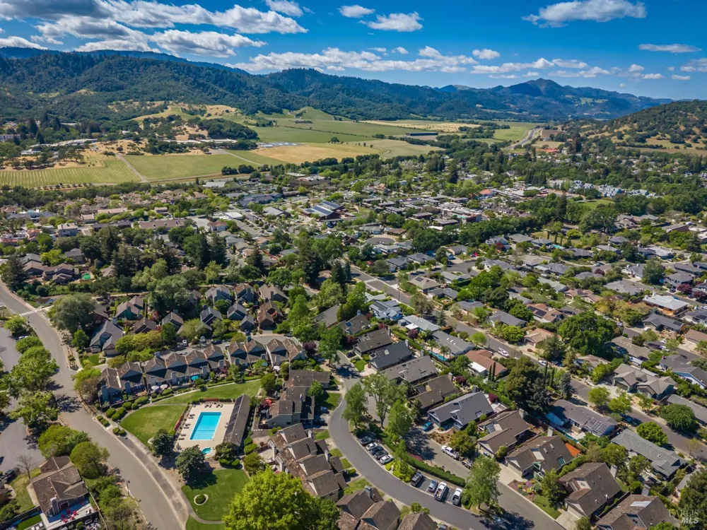 1913 Hopper Way Yountville, CA 94599