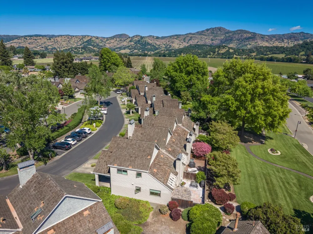 1913 Hopper Way Yountville, CA 94599