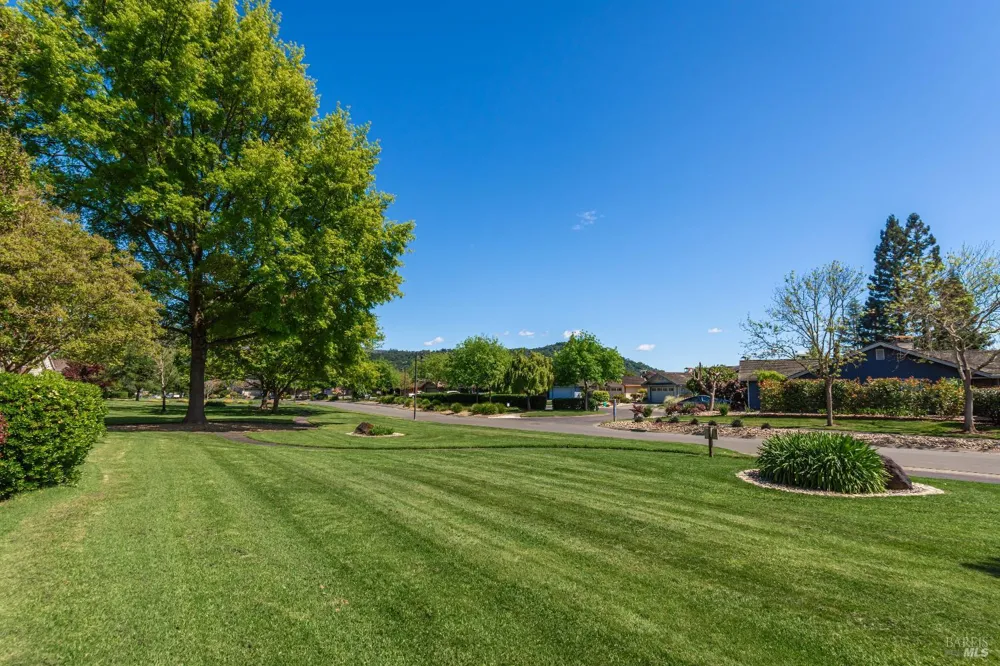 1913 Hopper Way Yountville, CA 94599