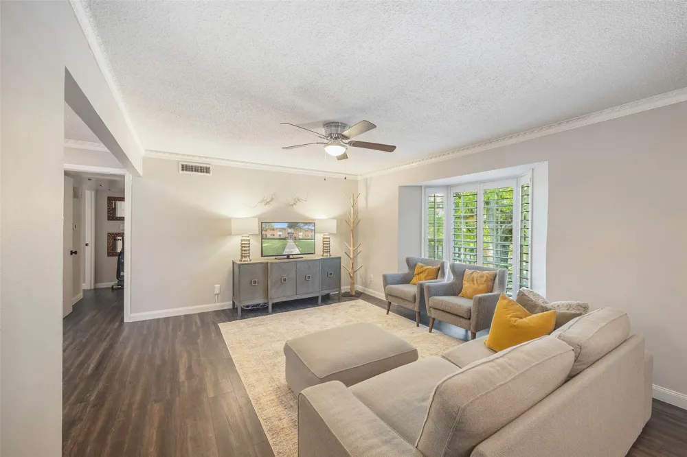 6007 Sandhurst Lane #D Dallas, TX 75206