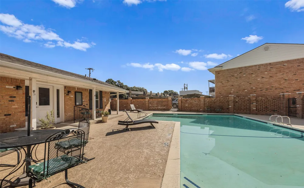 6007 Sandhurst Lane #D Dallas, TX 75206