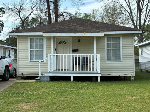 241 E Dudley Drive