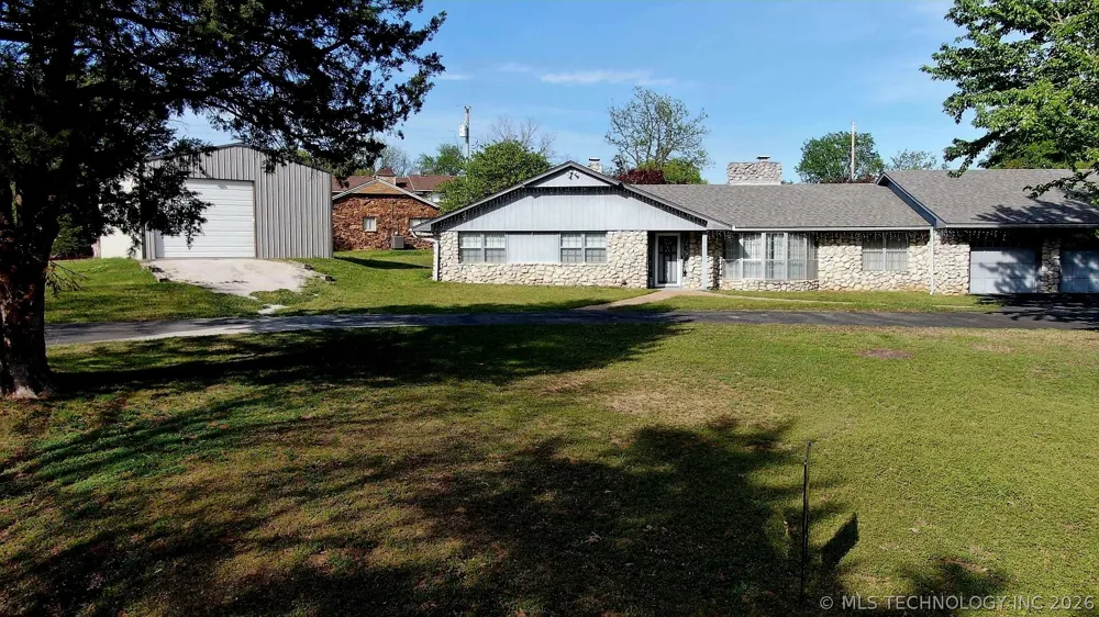 533 W Woodland Drive