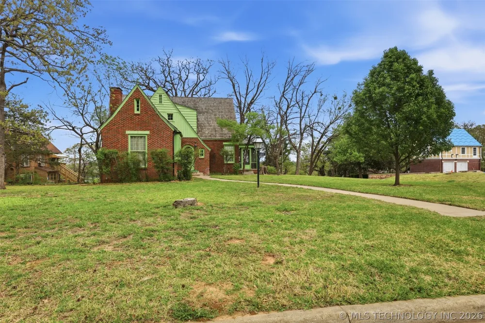 422 S Highland Ada, OK 74820