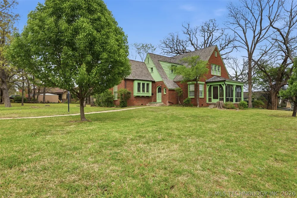 422 S Highland Ada, OK 74820