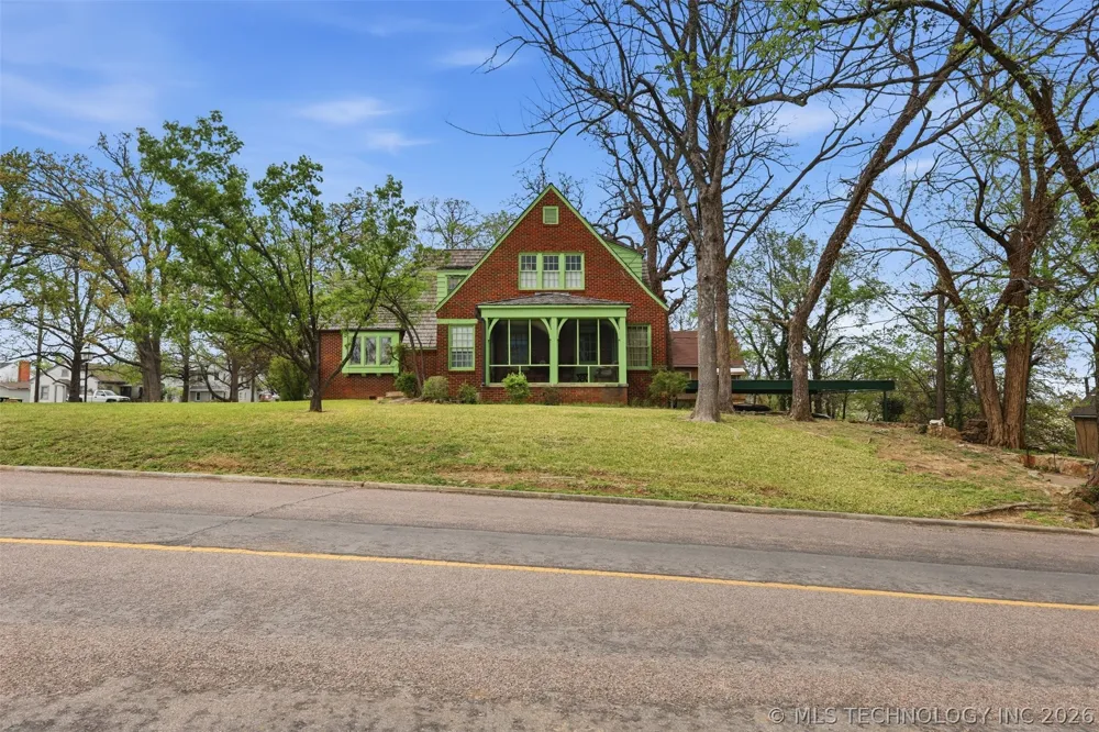 422 S Highland Ada, OK 74820