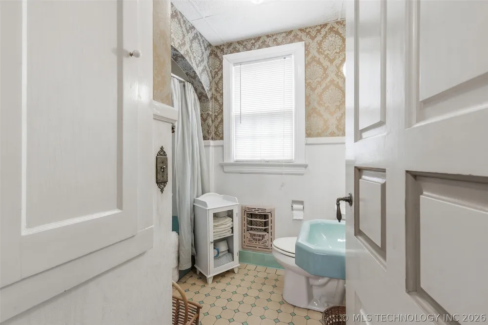 422 S Highland Ada, OK 74820