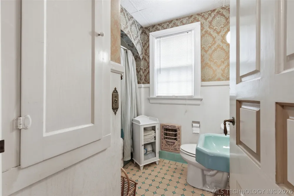 422 S Highland Ada, OK 74820