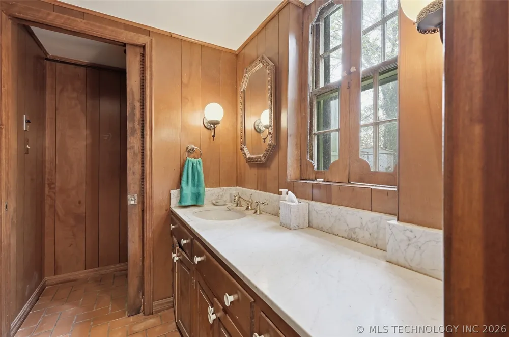 422 S Highland Ada, OK 74820
