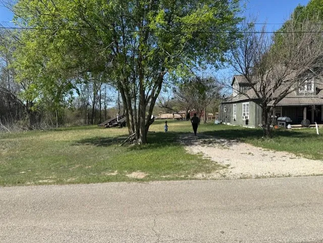 517 Giddings Street Lexington, TX 78947