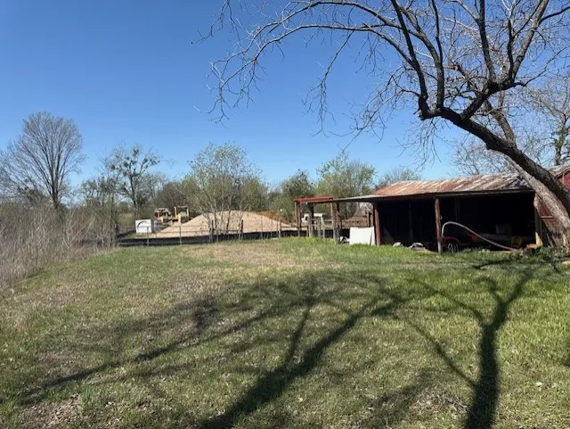 517 Giddings Street Lexington, TX 78947