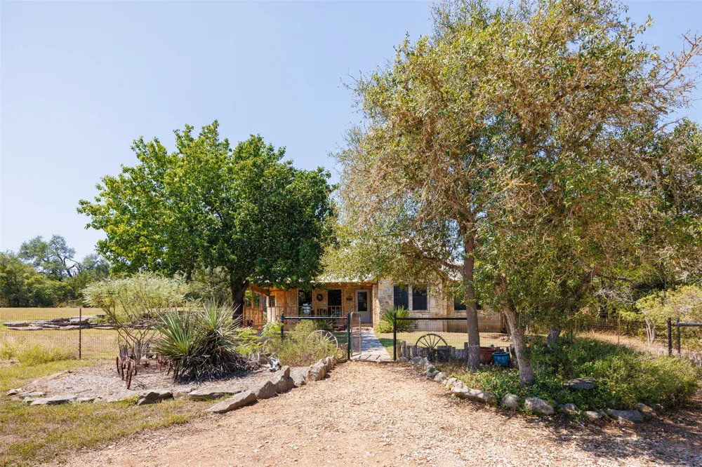 10621 Fm 150 W Driftwood, TX 78619