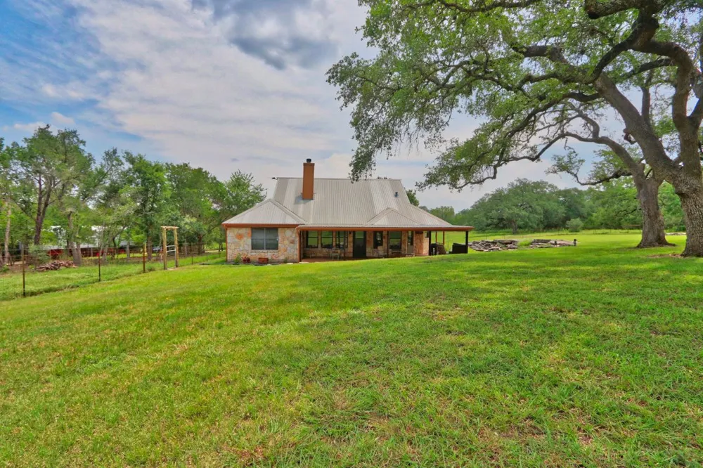 10621 Fm 150 W Driftwood, TX 78619