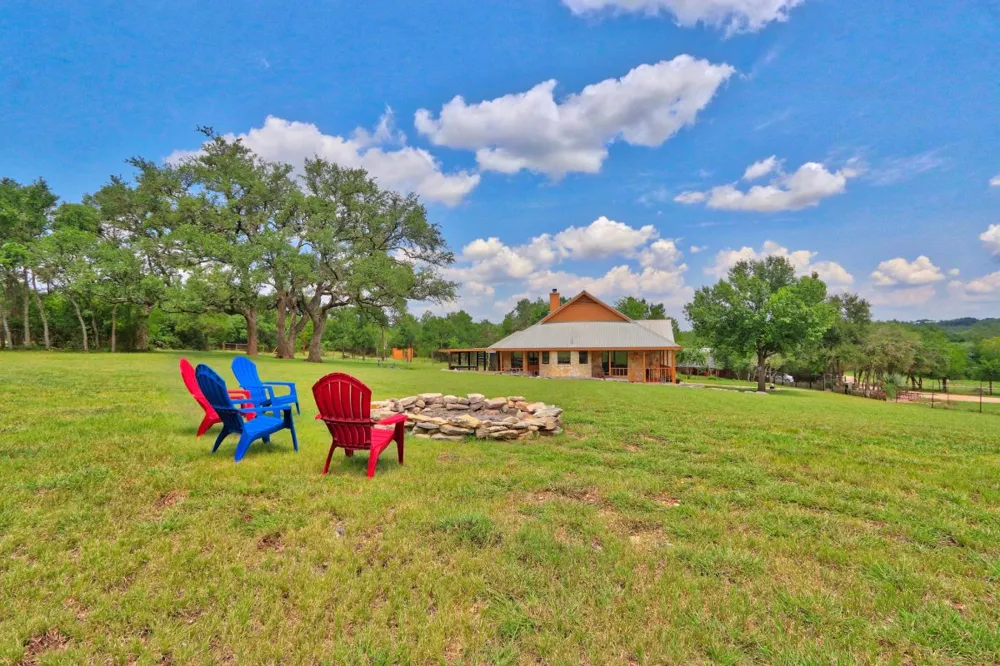 10621 Fm 150 W Driftwood, TX 78619