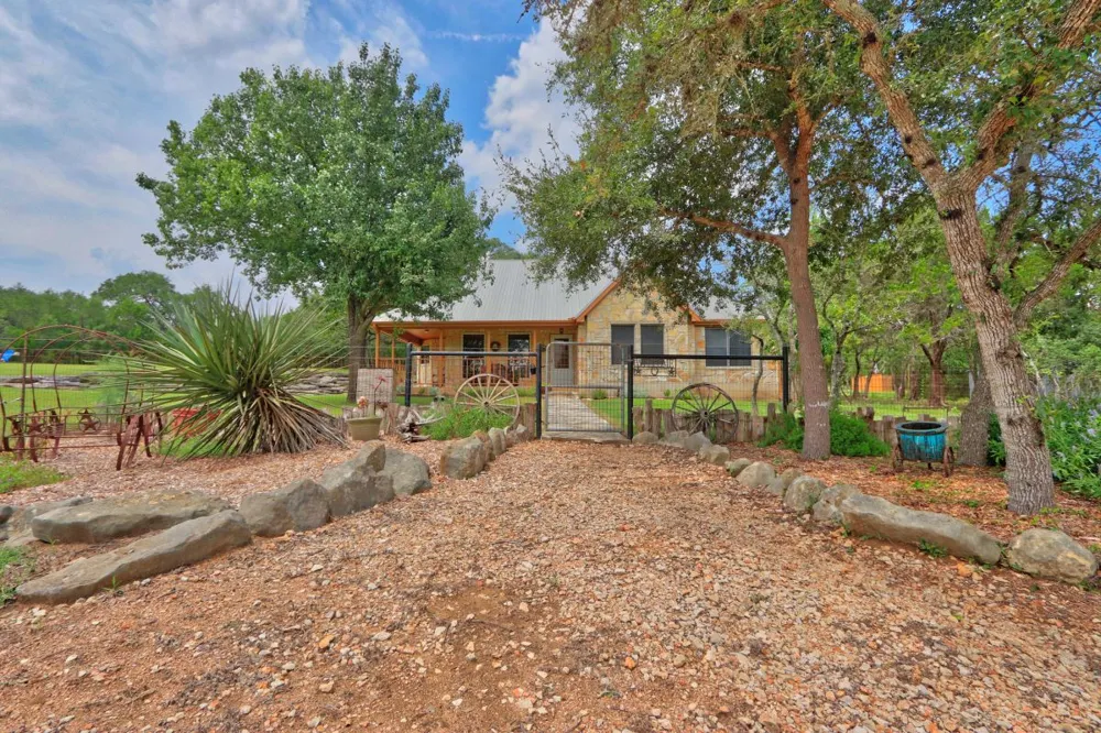 10621 Fm 150 W Driftwood, TX 78619