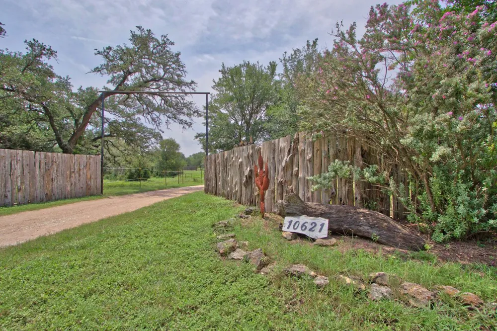 10621 Fm 150 W Driftwood, TX 78619