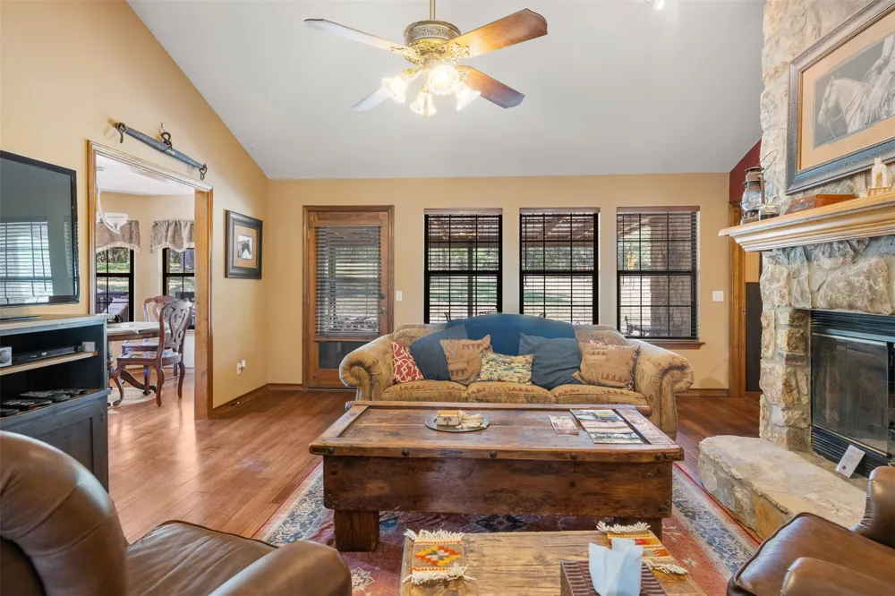 10621 Fm 150 W Driftwood, TX 78619