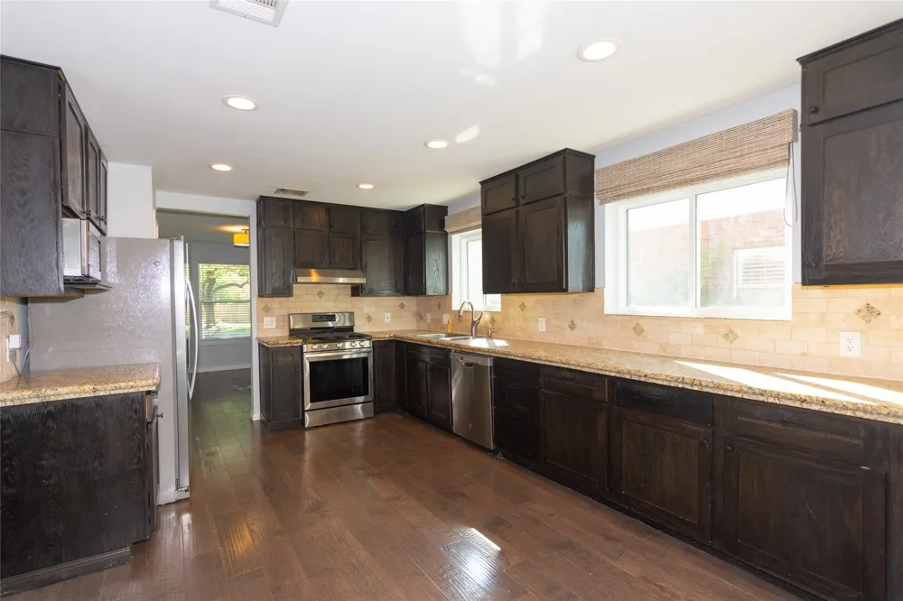 2605 Oakwood Glen Drive Cedar Park, TX 78613