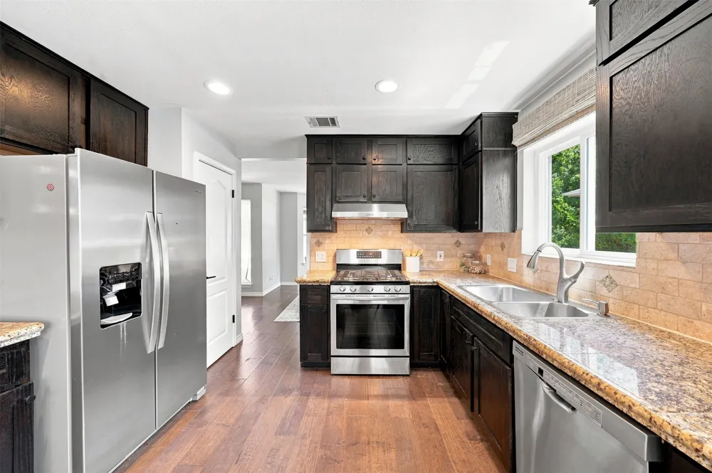 2605 Oakwood Glen Drive Cedar Park, TX 78613