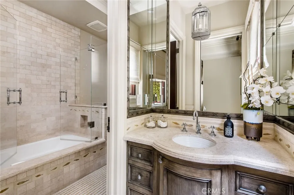 500 Poinsettia Avenue Manhattan Beach, CA 90266
